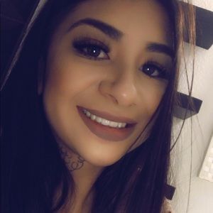 Meet your Posher, Rebeca